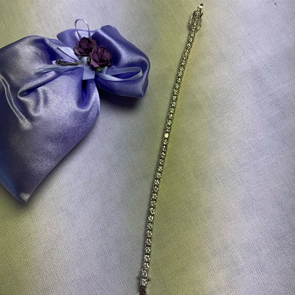 VIVANTI BRACELET by Tocara. - Picture 2 of 3